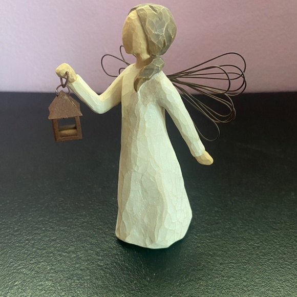 Willow Tree Angel of Hope w/ Lantern - Picture 3 of 8
